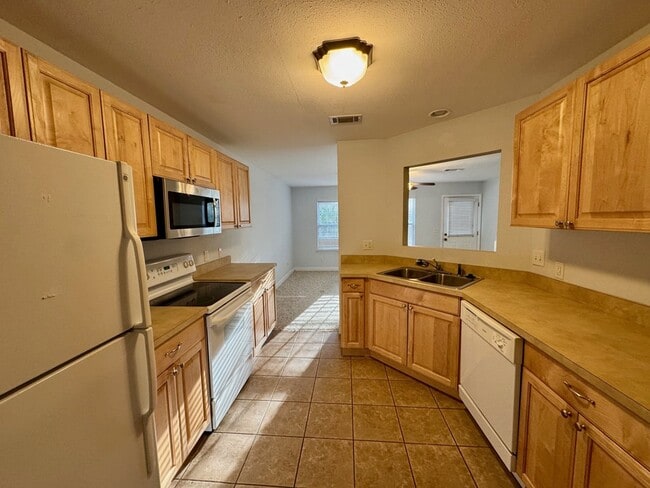 Building Photo - 208 Sawyer Ln