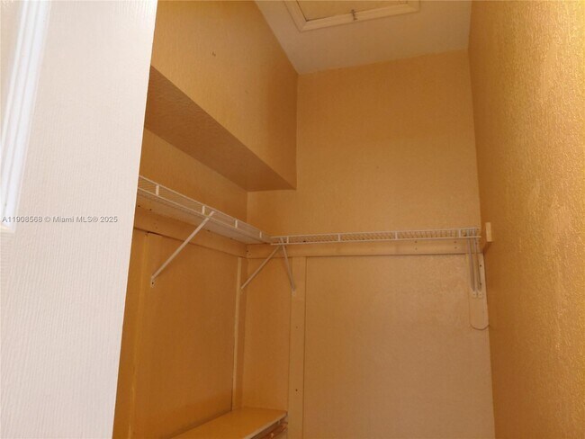 Building Photo - 83 NE 13th Ave