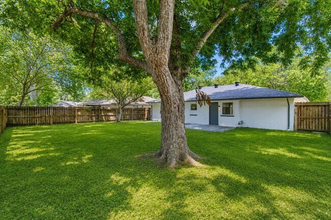 Building Photo - 13619 Elm Ct