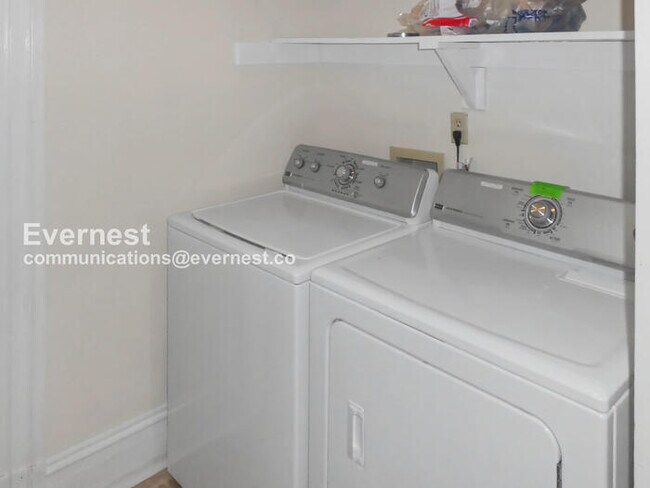 Building Photo - 1815 W Grace St