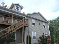 Building Photo - Great 2 Bedroom Condo off of Mellwood Ave