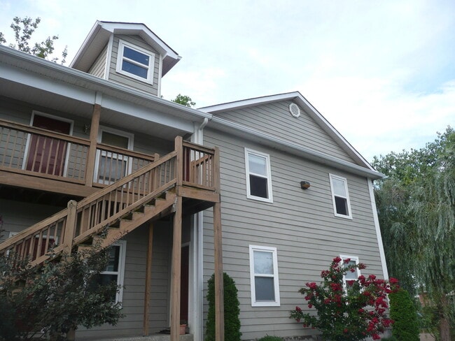 Primary Photo - Great 2 Bedroom Condo off of Mellwood Ave