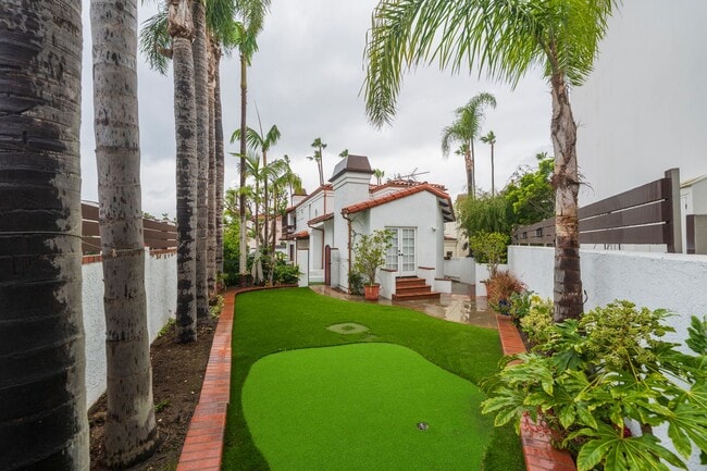 Building Photo - Luxury Living in Manhattan Beach