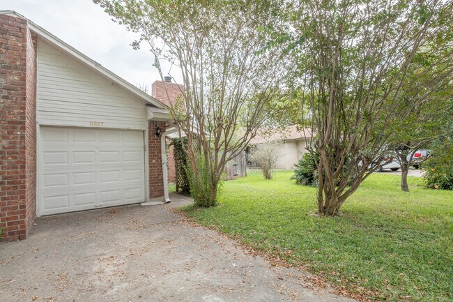 Building Photo - Charming 2-Bedroom, 2-Bath Townhouse in Pflugerville!