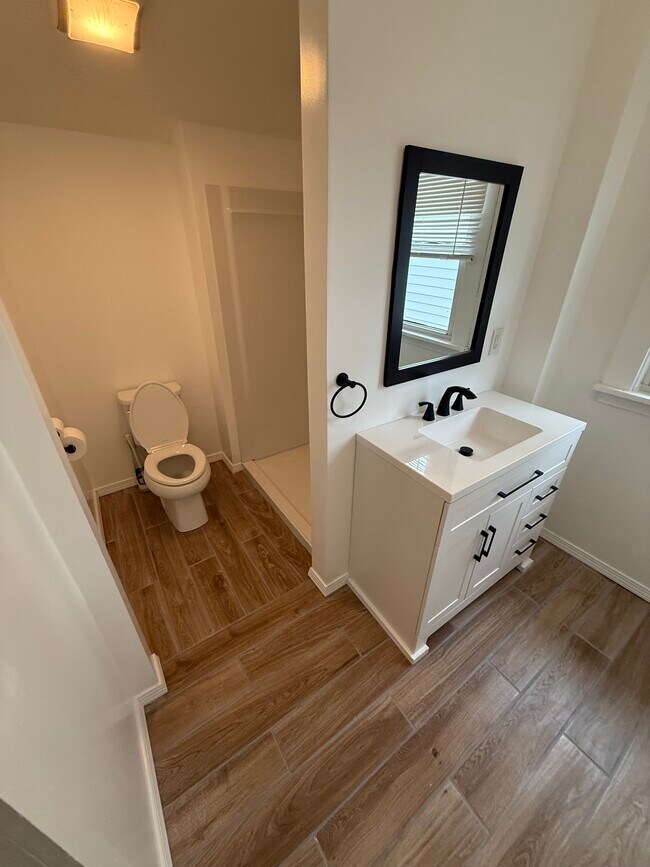 Building Photo - 231 Mansfield Ave