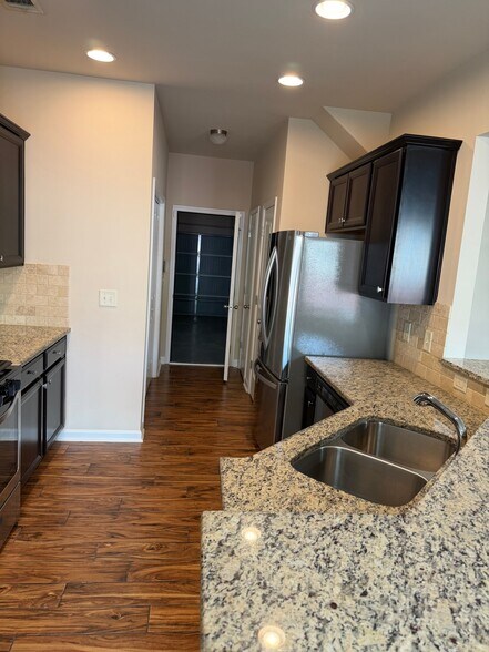 Building Photo - 4925 Ducote Trail