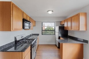 Building Photo - 7626 N Marshfield Ave