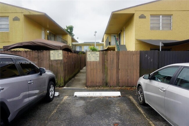 Building Photo - 15480 SW 82nd Ln