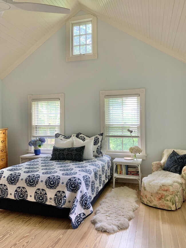 Building Photo - 81 Hampton St