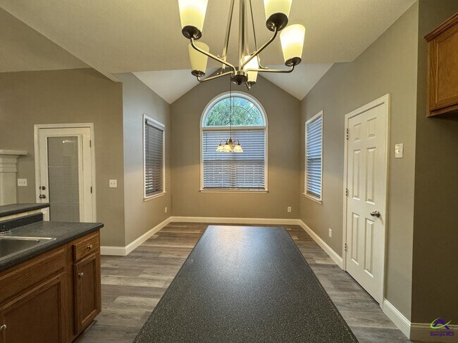 Building Photo - 106 Daventry Ln