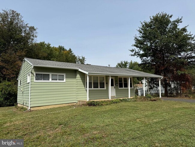 Building Photo - 604 Sylvan Rd