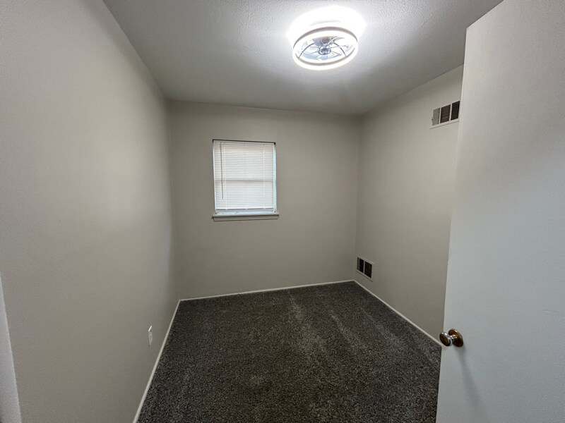 Building Photo - 13 Brightwell Ct