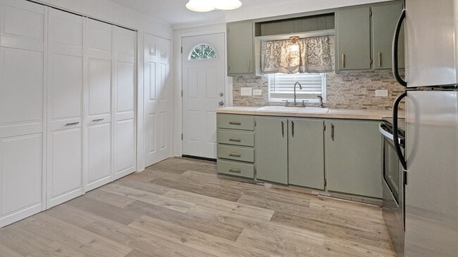 Building Photo - 3 bedroom (Entire House) in the Solitude Village section of High Bridge