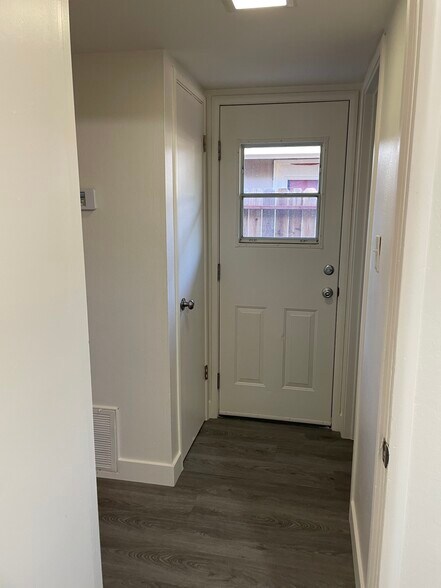 Building Photo - 1098 Wayland Ave