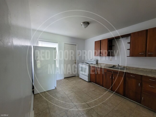 Building Photo - 1 br, 1 bath 4plex - 704 South Sycamore St...