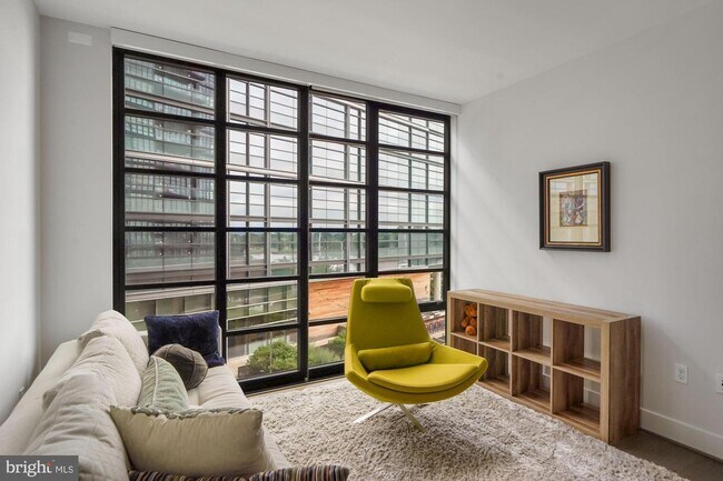 Building Photo - 45 Sutton Square SW
