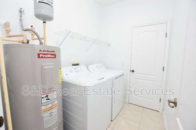 Building Photo - 6352 Sedgeford Dr