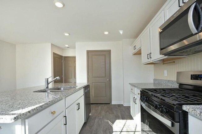 Building Photo - 139 Palm Dr