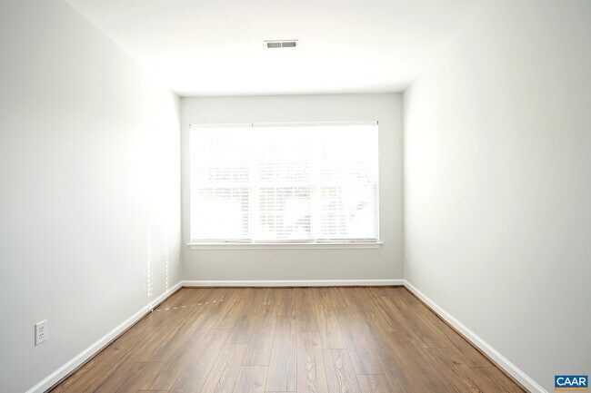 Building Photo - 4740 Bluejay Way
