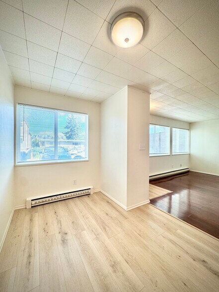 Building Photo - 3022 22nd Ave W