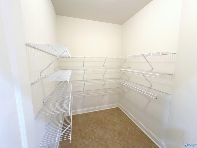 Building Photo - 126 Windridge Way SW