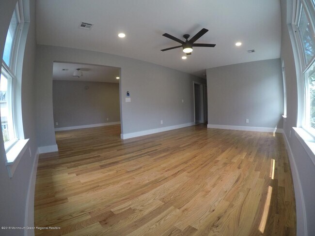 Building Photo - 517 Asbury Ave
