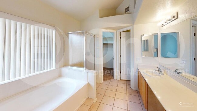 Building Photo - 8305 N Solitude Way