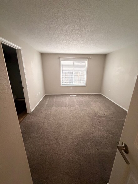 Building Photo - 4028 NE 166th Ave