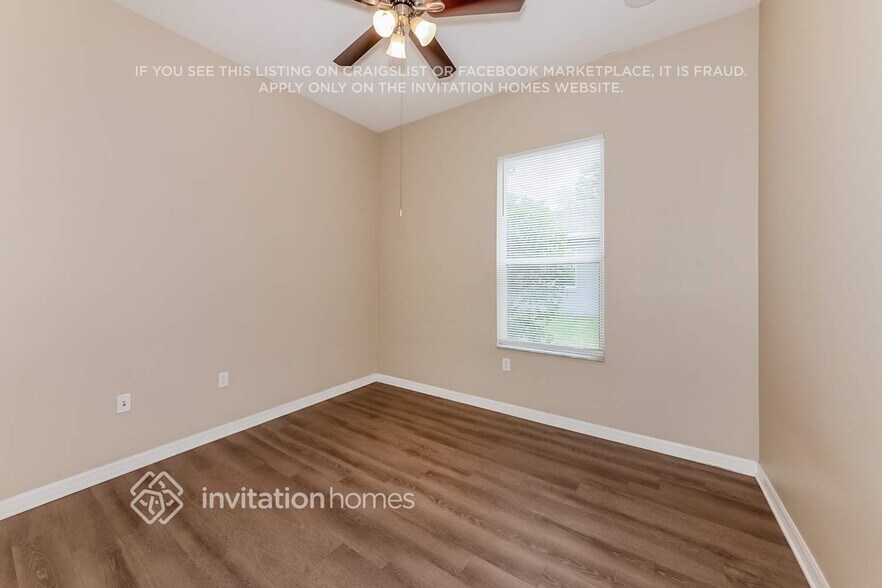 Building Photo - 3960 Woodview Dr