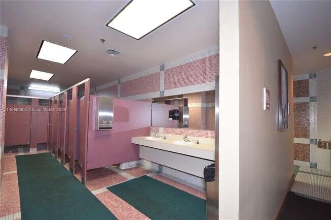 Building Photo - 7500 NW 5th Pl