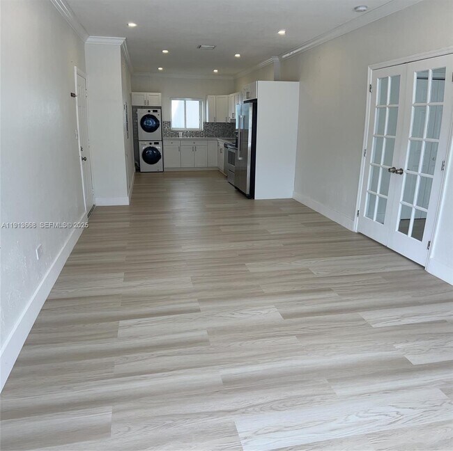 Building Photo - 1990 Bay Dr