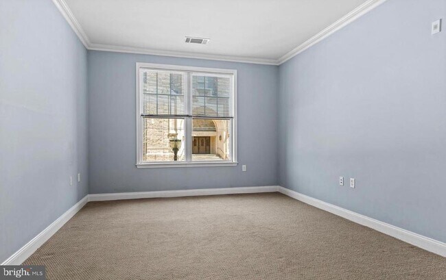 Building Photo - 200 W Elm St