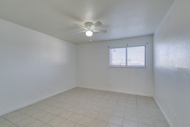 Building Photo - 6987 Mendon Ln