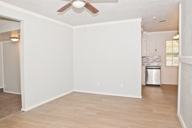 Building Photo - 216 S Bristow Ave
