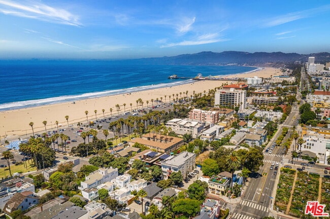 Building Photo - 153 Hollister Ave