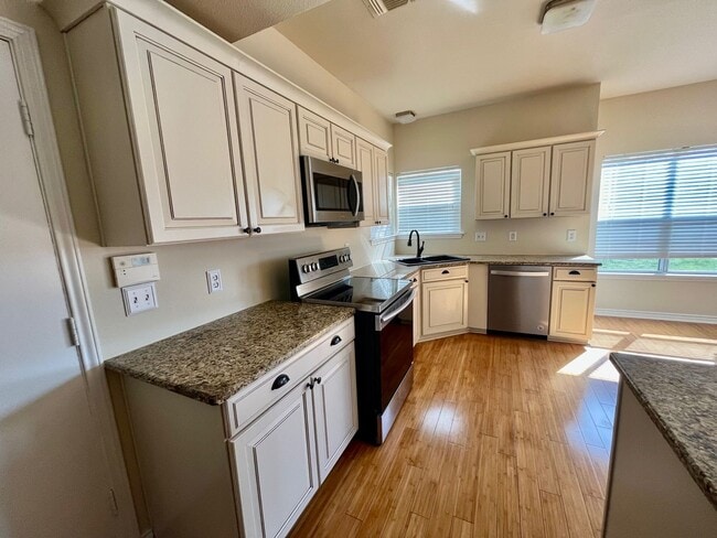 Building Photo - Conveniently Located to Randolph AFB, 4/2.5 ~ Large Backyard ~ Storage Shed ~ Move In Ready!