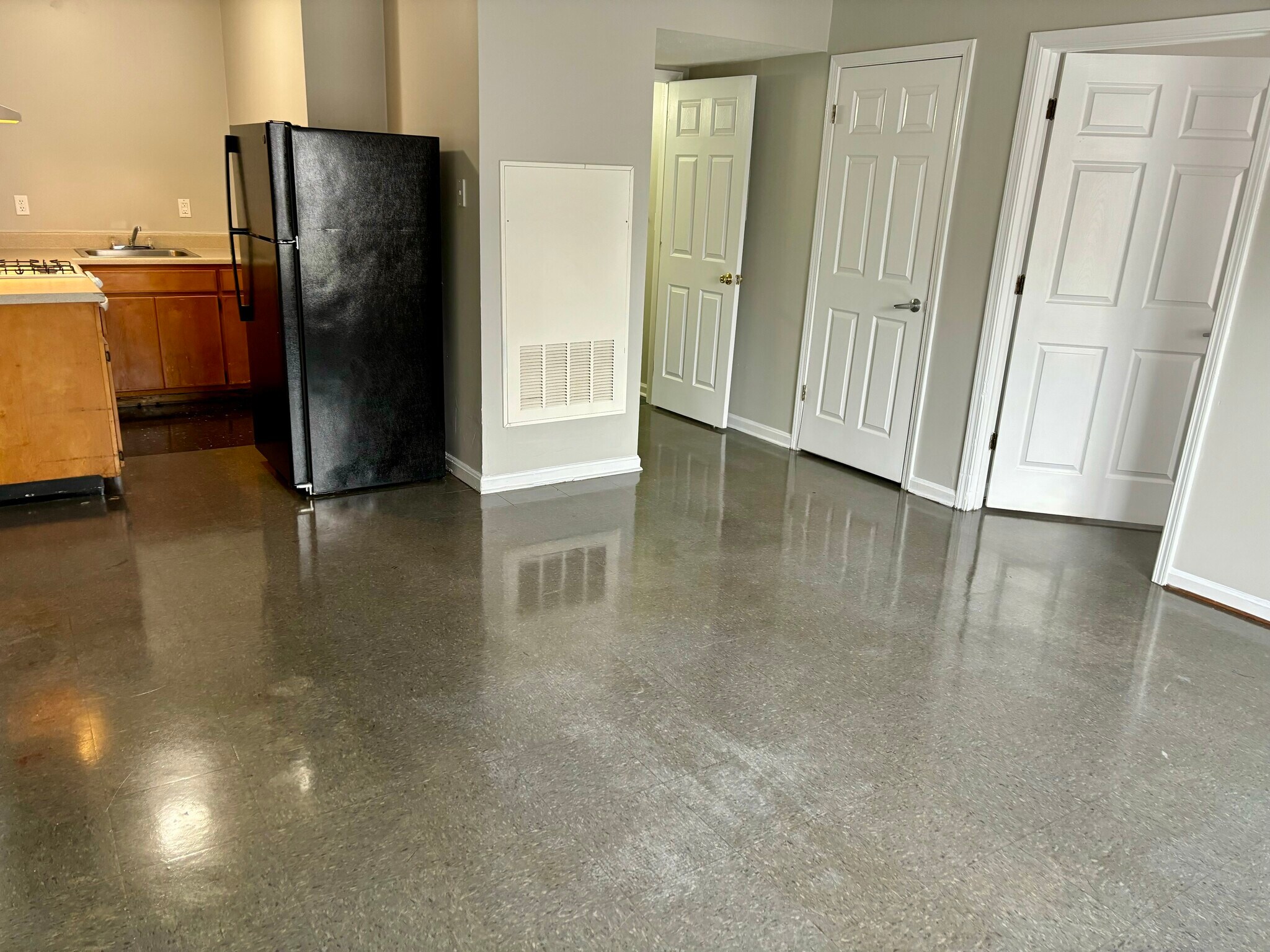 Building Photo - 3124 Vermont Ave