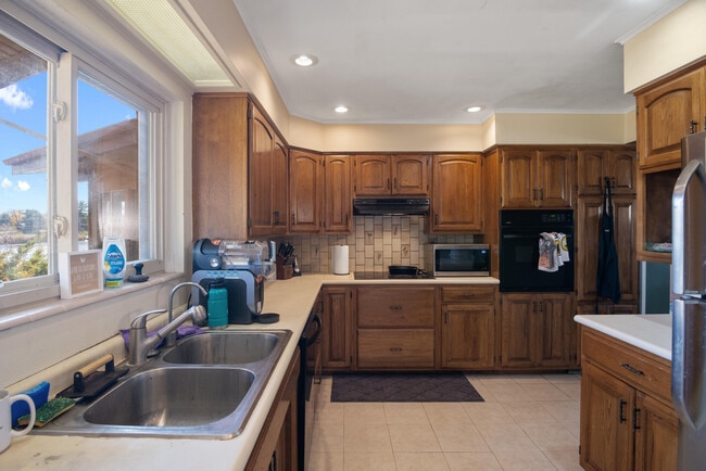 Building Photo - 4105 Riverview Dr