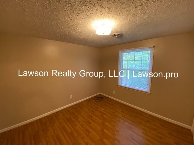 Building Photo - Charming Salem Townhome