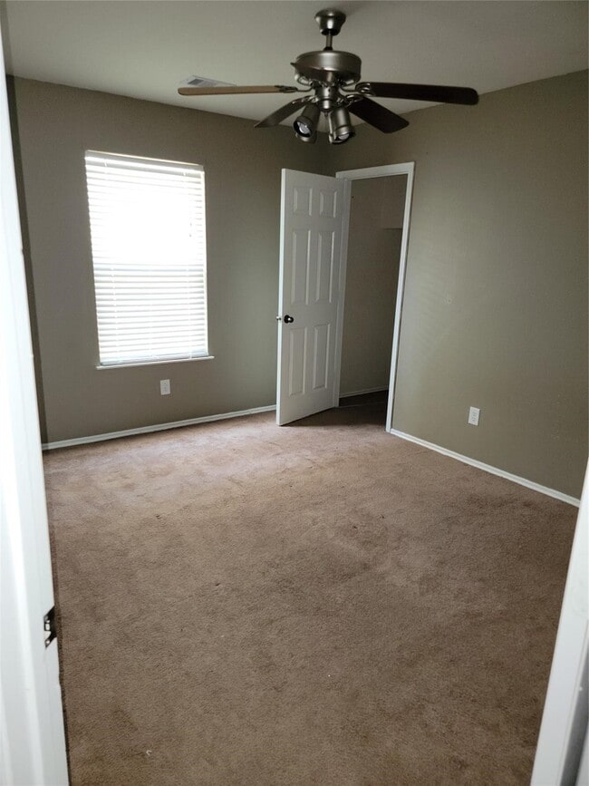 Building Photo - 15510 Mossy Park