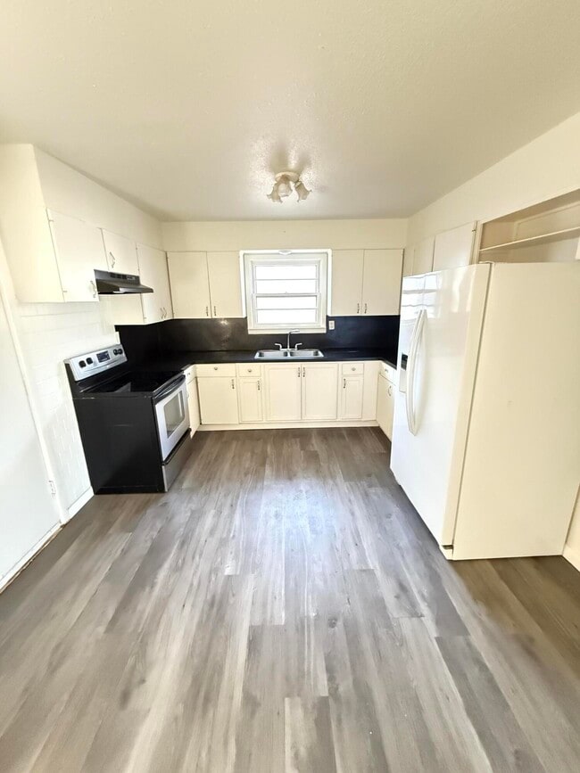 Building Photo - 2609 42nd St