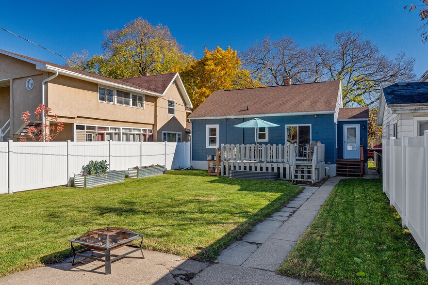 Building Photo - 2015 Wood St