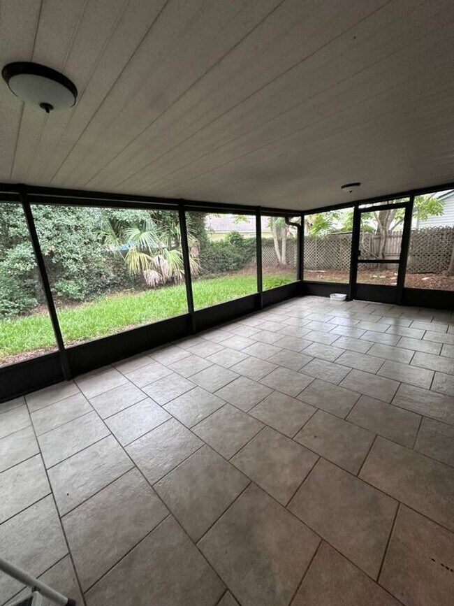 Building Photo - 8439 Everest Dr