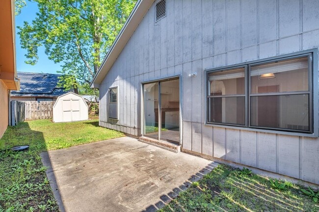 Building Photo - Charming 2 Bedroom Florida Cottage in Convenient Location!!