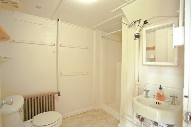 Building Photo - 8br Single Family Home on 14th St NW  (MIN...