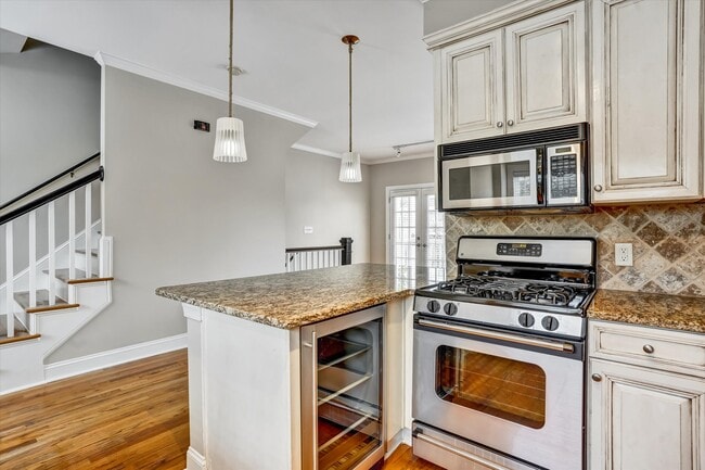 Building Photo - 324 Carlyle Park Dr