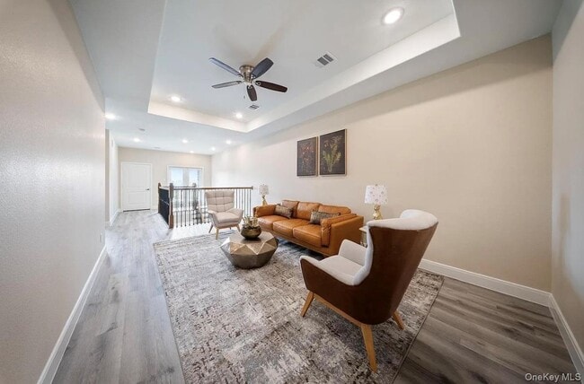 Building Photo - 1113 5th Ave