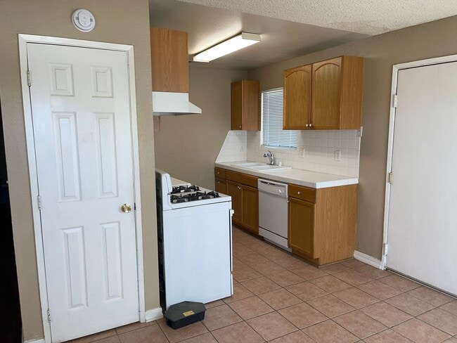 Building Photo - Move-In Ready 3-Bedroom Home with Backyard Living