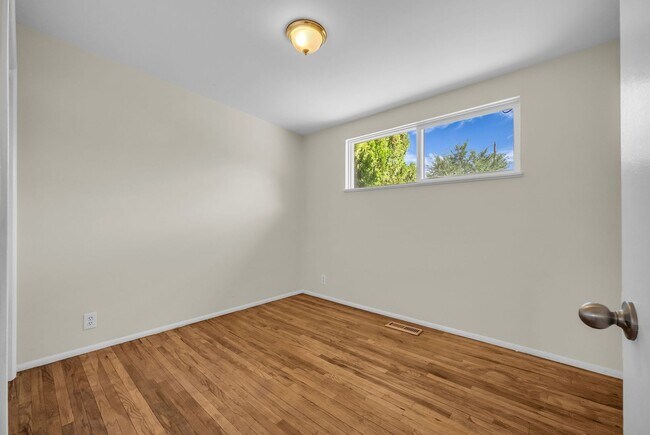 Building Photo - Cottonwood Heights