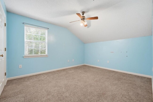 Building Photo - New rental move in ready! 4 bedrooms | 2 bathooms